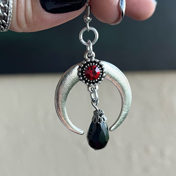 Silver up side down crescent moon lunula horns red stone goth boho earrings - Picture 2 of 13